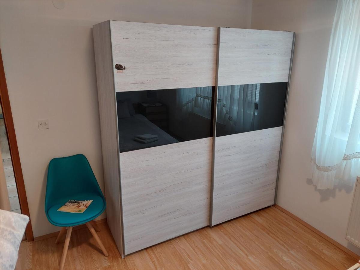 Suite Elena Nedelisce Luaran gambar